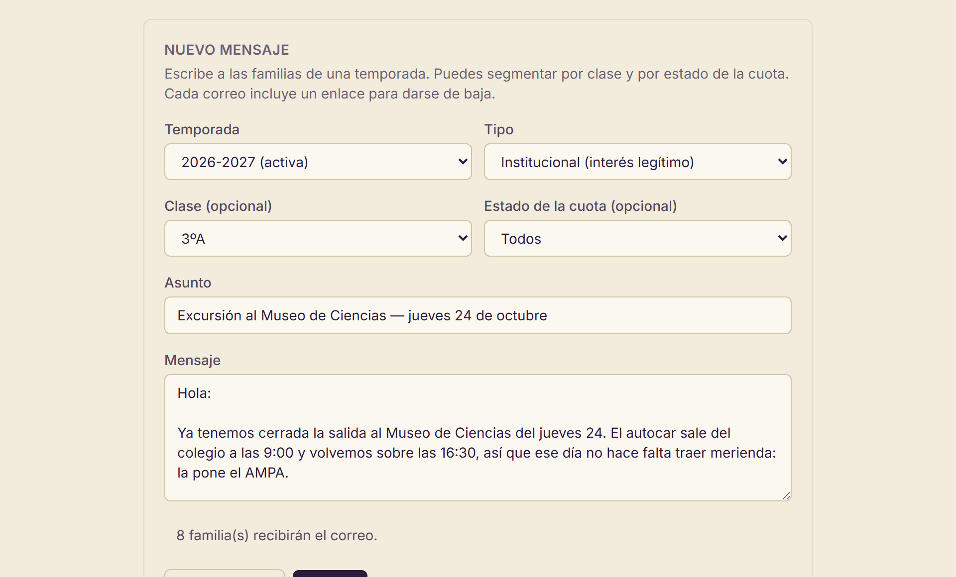 Redacción de una comunicación: selectores de curso, clase y estado de la cuota sobre el asunto y el mensaje, con el recuento de familias que recibirán el correo.