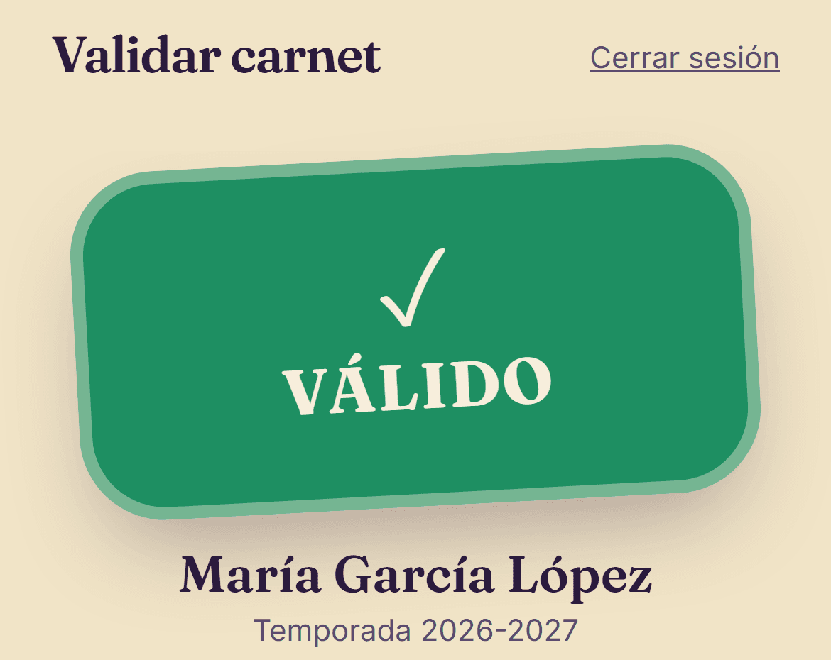 Pantalla del validador con el sello verde VÁLIDO y, debajo, el nombre del socio y el curso para contrastarlo con la persona.